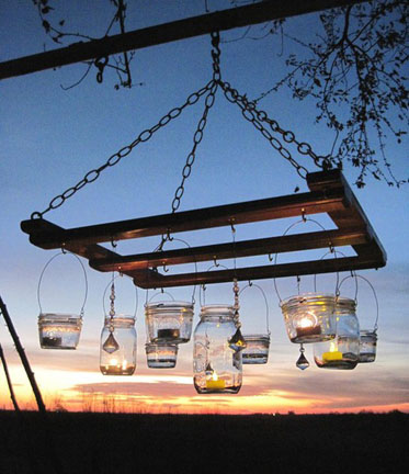 Vintage-mason-jar-chandelier-made-with-pallets